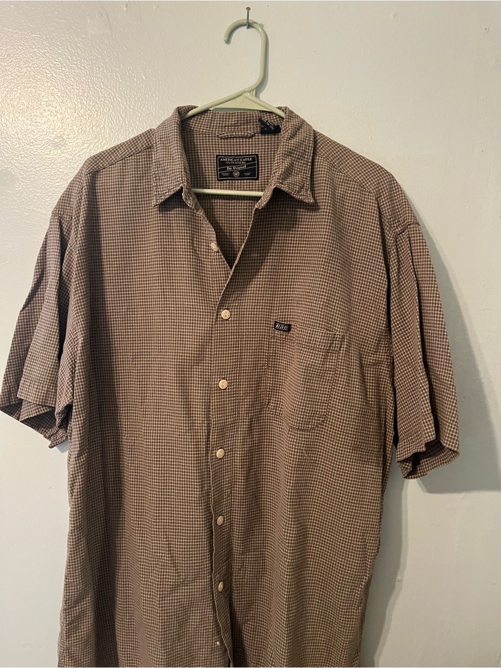 AE American Eagle Men’s button up short sleeve brown check pattern